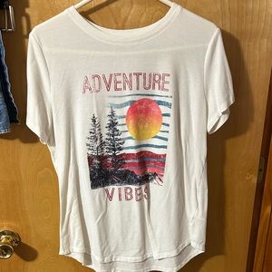Maurice’s Large women’s graphic tshirt